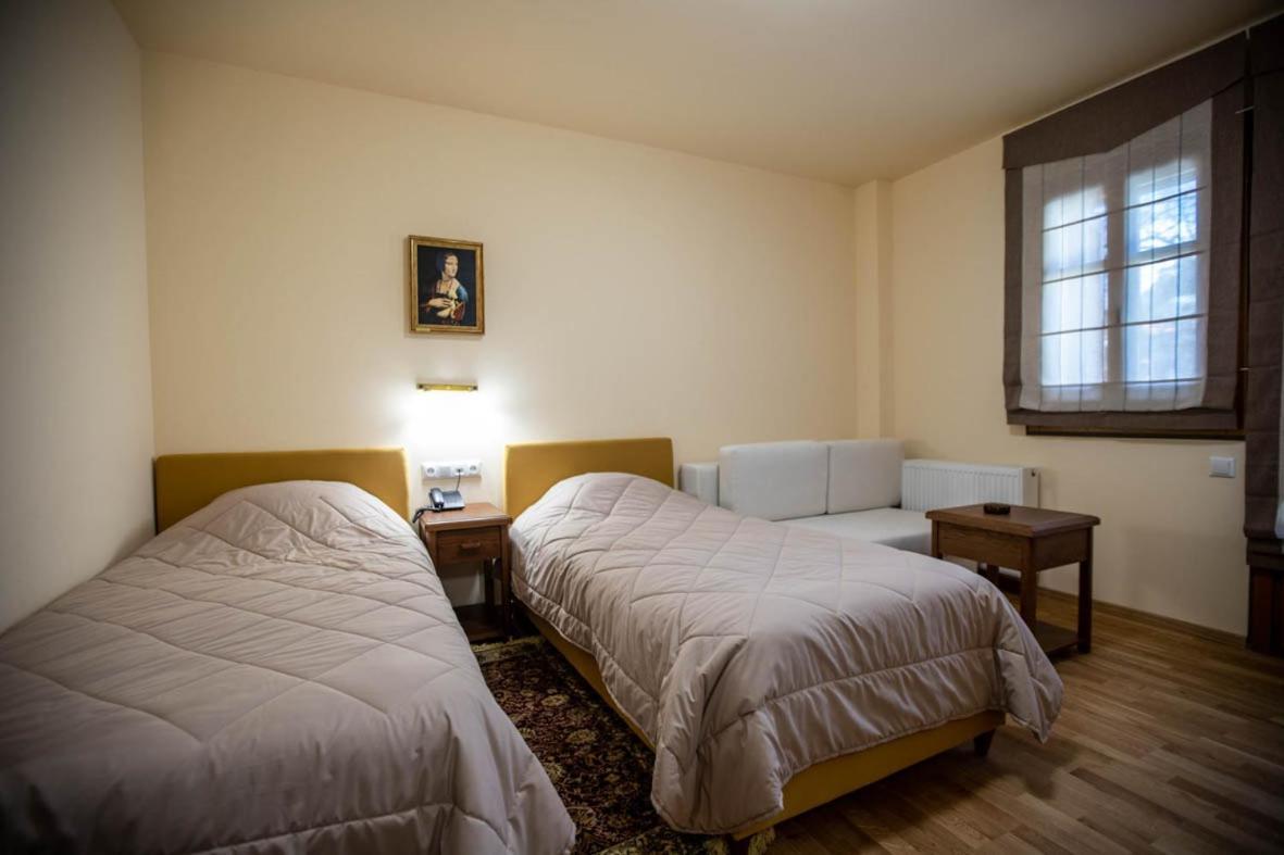 Rentinia Inn Rentína Екстериор снимка