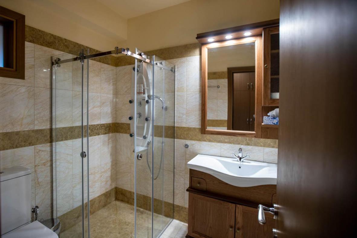 Rentinia Inn Rentína Екстериор снимка