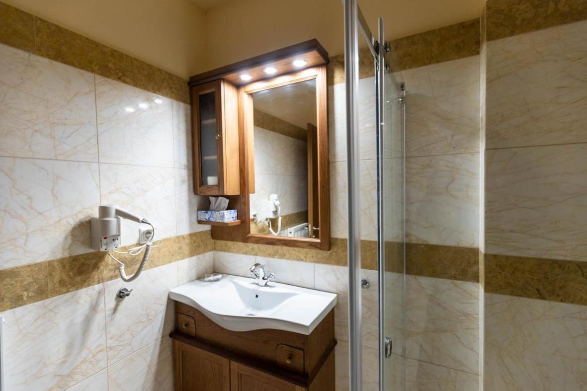 Rentinia Inn Rentína Екстериор снимка